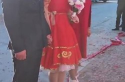 俄罗斯一对新人举行阳台婚礼（俄罗斯人在中国结婚需要什么手续）