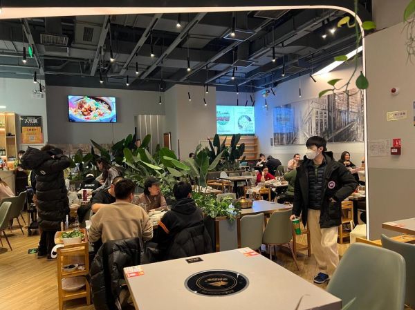 北京有商超不查核酸 部分区域可堂食(北京友谊医院食堂超市地址)